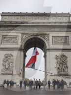 Prime Minister Kier Starmer lays a wreath at l'Arc de triomphe