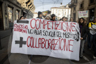 Milano, manifestazione studentesca No Meloni Day