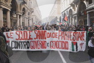 Torino, manifestazione studentesca No Meloni Day