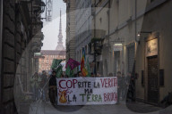 Torino, Manifestazione COP29 Anni di Promesse Ora fermate la crisi climatica
