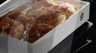 Device keeps pizza warm for gamers