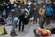 Blitz di Extinction Rebellion davanti al Viminale