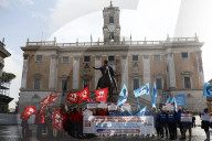 Roma - Flash mob di CGIL e UIL in previsone dello sciopero generale