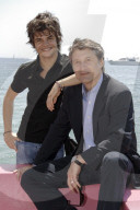 Antoine DE CAUNES et son fils Louis DE CAUNES,  lors du 59 ème FESTIVAL INTERNATIONAL DU FILM DE CANNES 2006