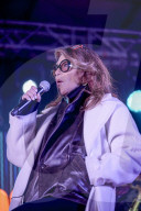 Julie Pietri à l'occasion de la 12ème édition du festival solidaire Soupe en Scène, mené par le chef Fabrice Bonnot au profit de l'association Notre Dame des Sans Abri sur la place de la République à Lyon