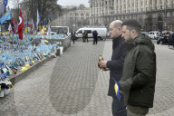 Zelenskyy and Olaf Scholz pay tribute to perished defenders of Ukraine 