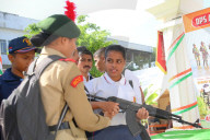 Indian border force display weaponry