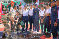 Indian border force display weaponry