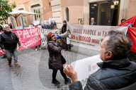Roma, Flashmob  di protesta dei movimenti per la casa davanti alla sede di Confedilizia