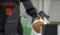 Un robot joueur de basket-ball est entré dans le livre des records en lançant un panier à 22,55 mètres de distance