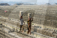 FEATURE - SN_KILN_WORKERS_07