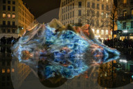 Grégory Doucet, maire de Lyon, inaugure la Fête des Lumières dans sa ville