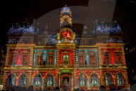 Grégory Doucet, maire de Lyon, inaugure la Fête des Lumières dans sa ville