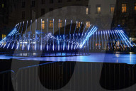 Grégory Doucet, maire de Lyon, inaugure la Fête des Lumières dans sa ville