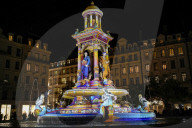 Grégory Doucet, maire de Lyon, inaugure la Fête des Lumières dans sa ville
