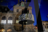 Grégory Doucet, maire de Lyon, inaugure la Fête des Lumières dans sa ville