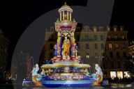 Grégory Doucet, maire de Lyon, inaugure la Fête des Lumières dans sa ville