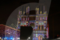illustrations de la Cathédrale Notre-Dame de Paris lors des préparations pour la cérémonie de réouverture