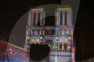 illustrations de la Cathédrale Notre-Dame de Paris lors des préparations pour la cérémonie de réouverture