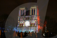 illustrations de la Cathédrale Notre-Dame de Paris lors des préparations pour la cérémonie de réouverture