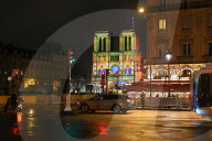 illustrations de la Cathédrale Notre-Dame de Paris lors des préparations pour la cérémonie de réouverture