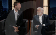 Dick van Dyke (Mary Poppins) et le chanteur de Coldplay, Chris Martin sur le plateau de l'émission "Jimmy Kimmel Live!" à Los Angeles