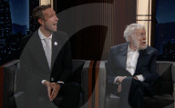 Dick van Dyke (Mary Poppins) et le chanteur de Coldplay, Chris Martin sur le plateau de l'émission "Jimmy Kimmel Live!" à Los Angeles