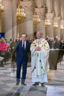 Messe de consécration du mobilier liturgique de la cathédrale Notre-Dame de Paris, en présence de personnalités, à l'occasion de sa réouverture après un incendie ravageur