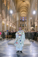 Messe de consécration du mobilier liturgique de la cathédrale Notre-Dame de Paris, en présence de personnalités, à l'occasion de sa réouverture après un incendie ravageur