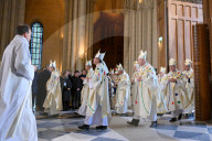 Messe de consécration du mobilier liturgique de la cathédrale Notre-Dame de Paris, en présence de personnalités, à l'occasion de sa réouverture après un incendie ravageur