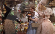 Une paire de chaussures en rubis, portée par Judy Garland dans le film "Le Magicien d’Oz", vendue aux enchères pour plus de 30 millions d'euros