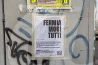 Milano - Fiori sul luogo dell&#x2019;investimento mortale di ieri in Viale Renato Serra