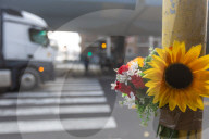 Milano - Fiori sul luogo dell&#x2019;investimento mortale di ieri in Viale Renato Serra