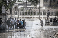 Syrians caught in crosshairs of civil war