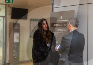 Madalina Ghenea in tribunale a Milano per l\'udienza preliminare nei riguardi di una stalker