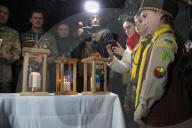 Plast scouts bring Peace Light of Bethlehem to Kyiv