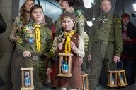 Plast scouts bring Peace Light of Bethlehem to Kyiv