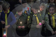 Plast scouts bring Peace Light of Bethlehem to Kyiv