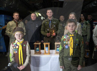 Plast scouts bring Peace Light of Bethlehem to Kyiv