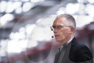 Conferenza stampa dell' AD di Stellantis, Carlos Tavares, dopo l’incontro con i sindacati.
Conferenza stampa dell' AD di Stellantis, Carlos Tavares, dopo l’incontro con i sindacati.