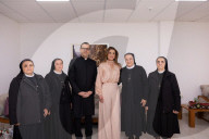 Rania besucht das Rosary Sisters Visitation Home in Amman