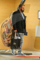 PREMIUM EXCLUSIVE Jennifere Lopez meets Ben Affleck, exchanges Christmas presents