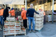Lunghe file al Pane Quotidiano