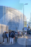 Lunghe file al Pane Quotidiano