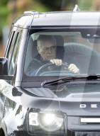 Andrew fährt im Land Rover Defender nach Schloss Windsor
