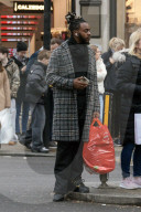 Men Begin Xmas Shopping on Christmas Eve