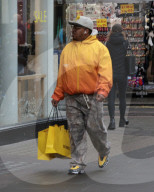 Men Begin Xmas Shopping on Christmas Eve