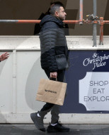 Men Begin Xmas Shopping on Christmas Eve