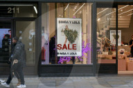 West End Shops Start Sales