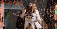 La star de la téléréalité Kim Kardashian a dévoilé un clip vidéo étrange pour accompagner sa version du classique des fêtes de fin d'année, Santa Baby